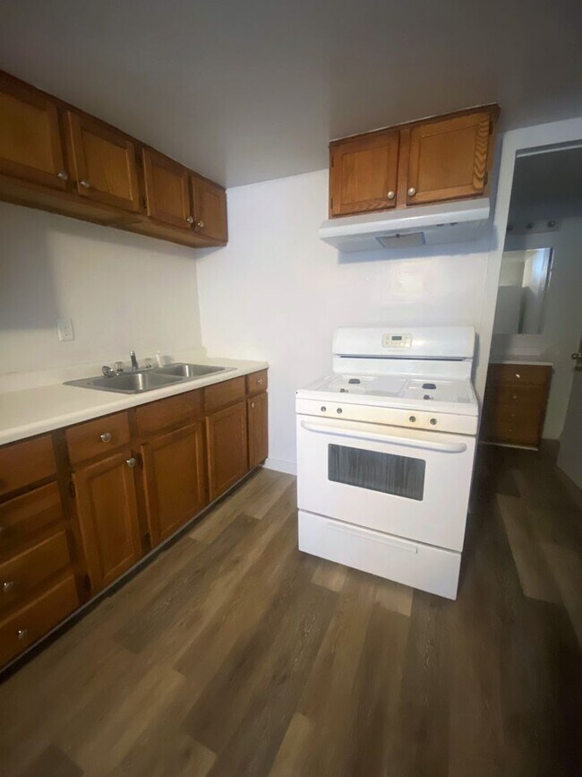 Building Photo - Chatham