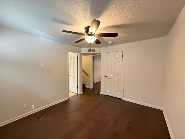 Building Photo - SPACIOUS PROPERTY AVAILABLE FOR RENT