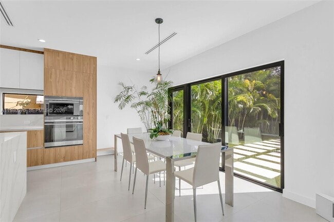 Building Photo - 2029 SW 62nd Ave