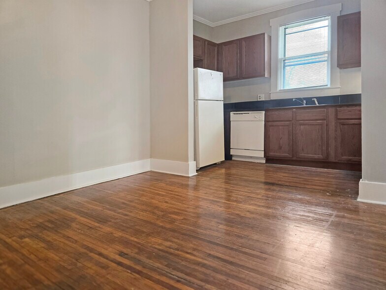 Building Photo - 1534 N Parkway