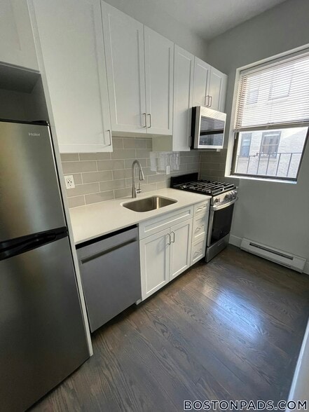 Building Photo - 77 Park Dr