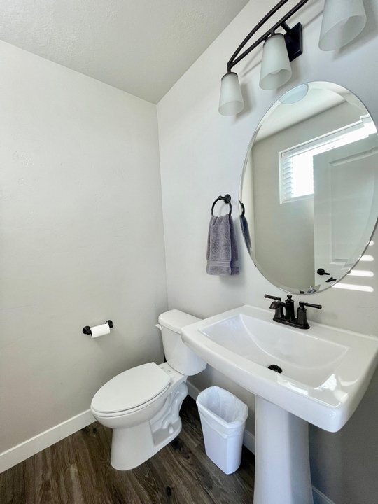 Building Photo - 371 W Knights Ln