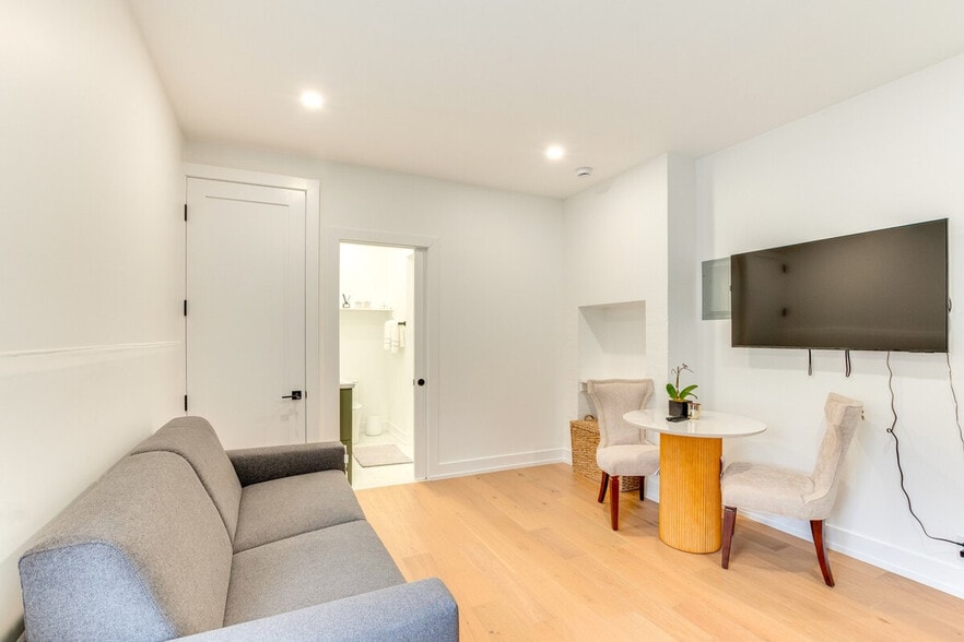 Building Photo - 1032 McLean Ave