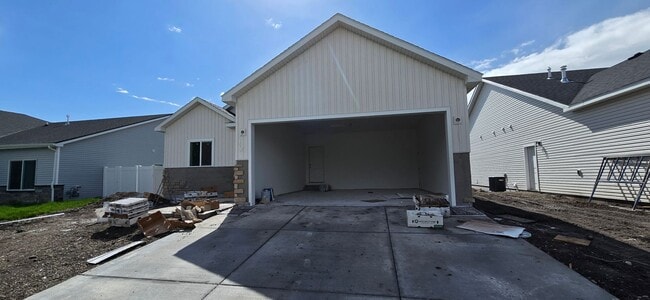 Building Photo - B532AG