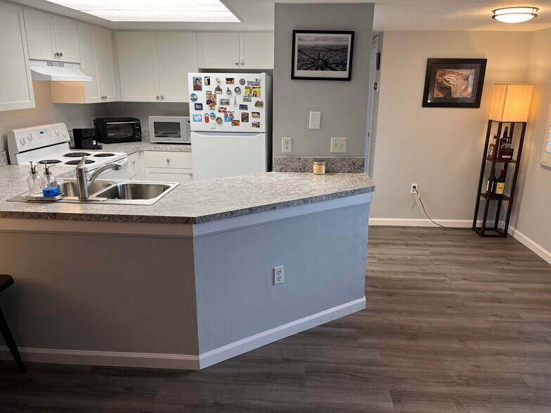 Building Photo - 3100 Seasons Way