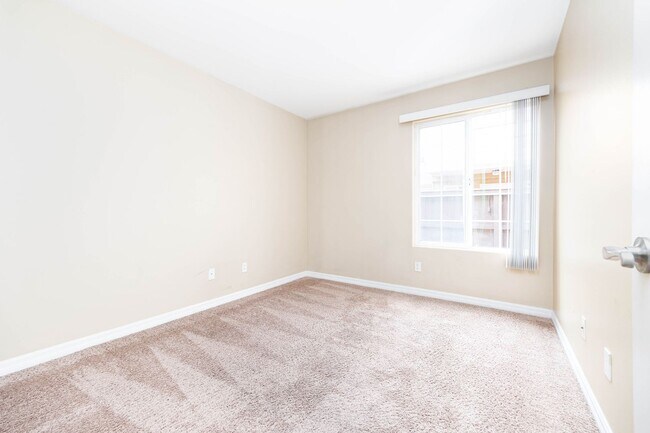 Building Photo - Fantastic Clairemont Condo with Outdoor Space!