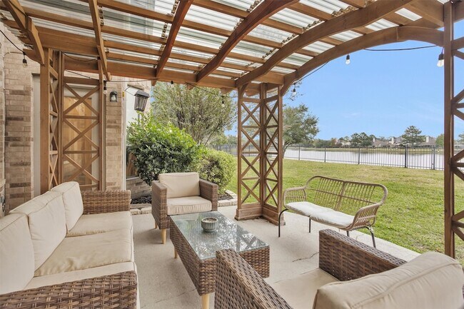 Building Photo - 3006 E Lake Falls Cir