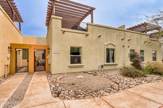 Building Photo - 1105 Lombard Way
