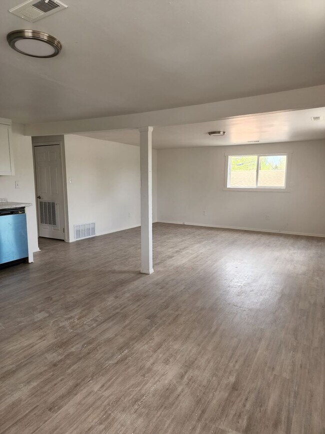 Interior Photo - Dillon Ave (KC-AM)