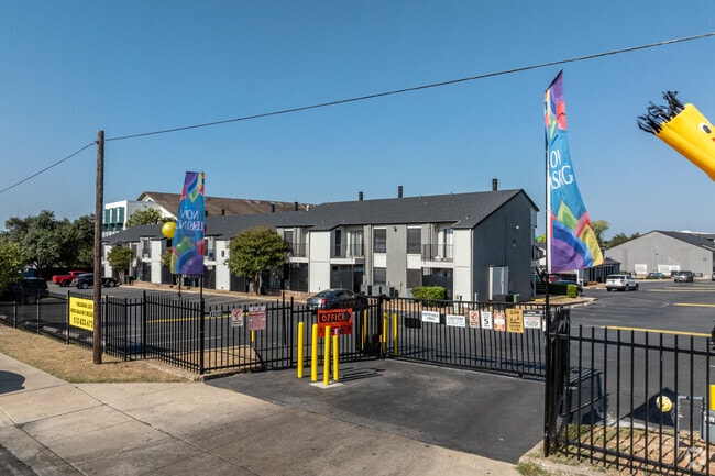 Building Photo - Chase Village Apartments