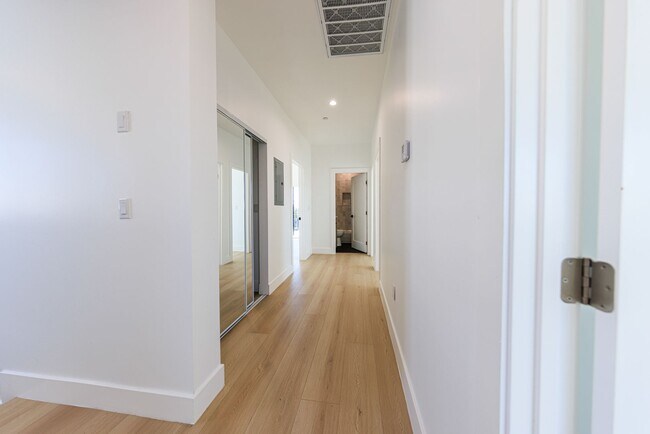 Building Photo - 2424 Westview Dr.