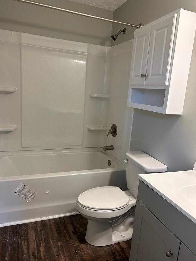 Building Photo - 1200 Elm St