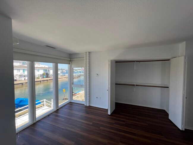 Building Photo - 109 Grand Canal