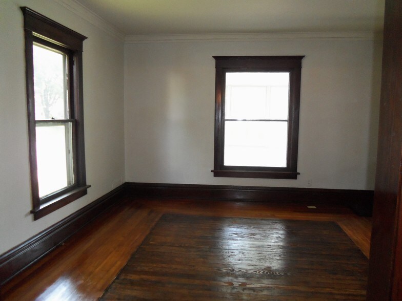 Building Photo - 1227 Williston Ave