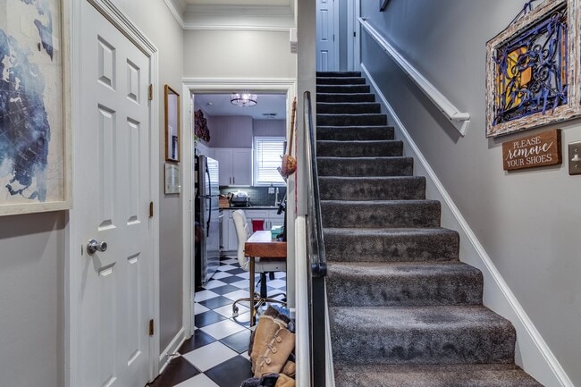 Building Photo - 1986 Eastend Dr