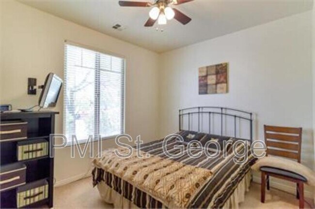 Building Photo - 3241 E Fourteen Fairway Dr