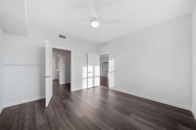 Building Photo - 555 NE 8th St