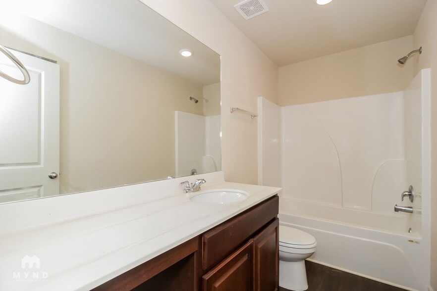 Building Photo - 137 Innis Brk Cir SW
