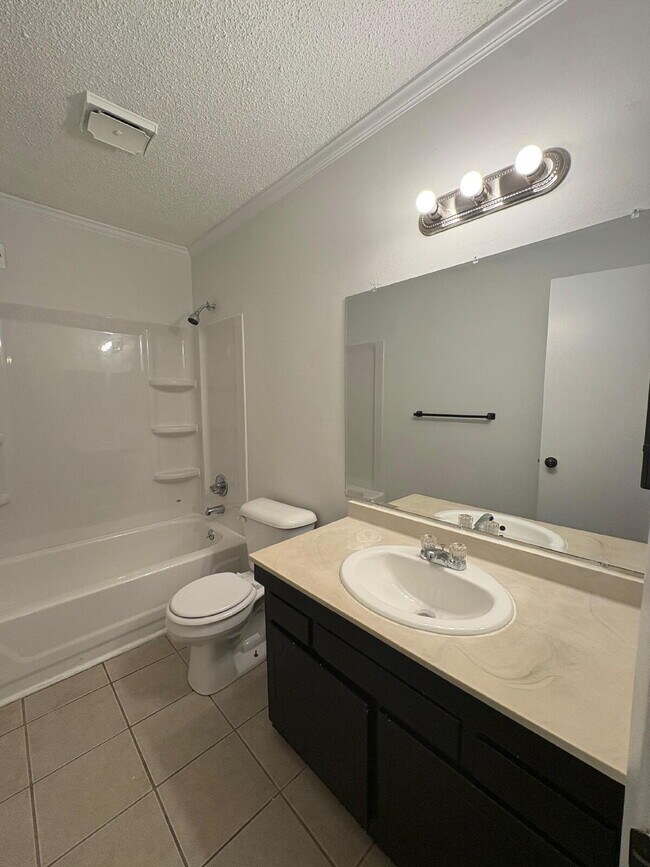 Building Photo - 571 Winding Creek Rd