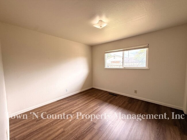 Building Photo - Nice 3 Bedroom, 2 Bath Located in North Salinas!