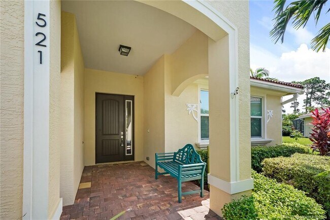 Building Photo - 521 NE Abaca Way