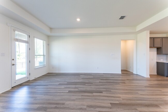 Building Photo - 2701 Webb Ave