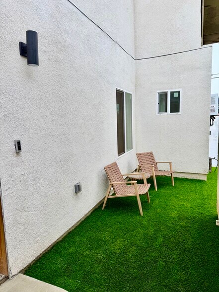 Building Photo - 2681 Pomeroy Ave