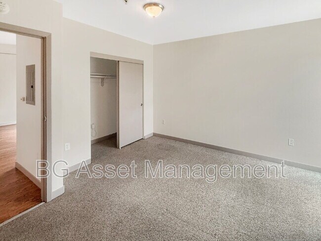 Building Photo - 1459 MacArthur Blvd