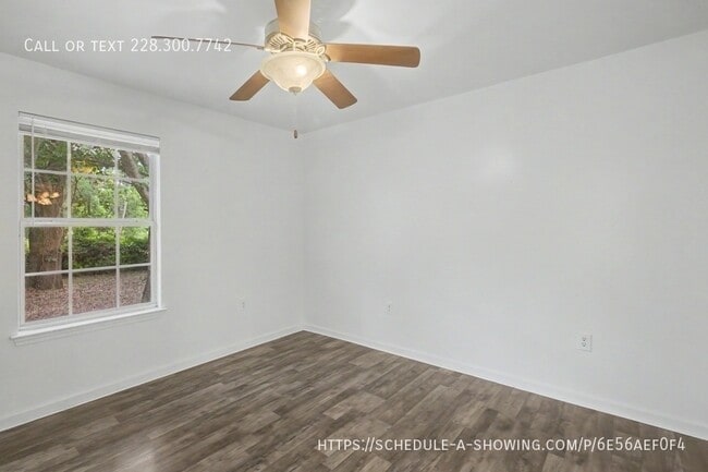 Building Photo - 124 30th 1/2 St-B