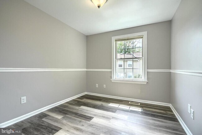 Building Photo - 9 Guinevere Ct
