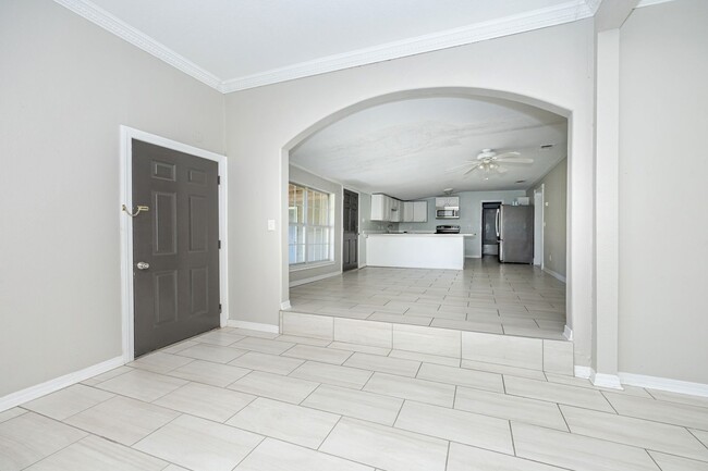 Building Photo - Charming 4-Bedroom, 2-Bath Home in a Prime...