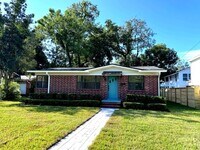 Building Photo - Immaculate, fully remodeled home in the hi...