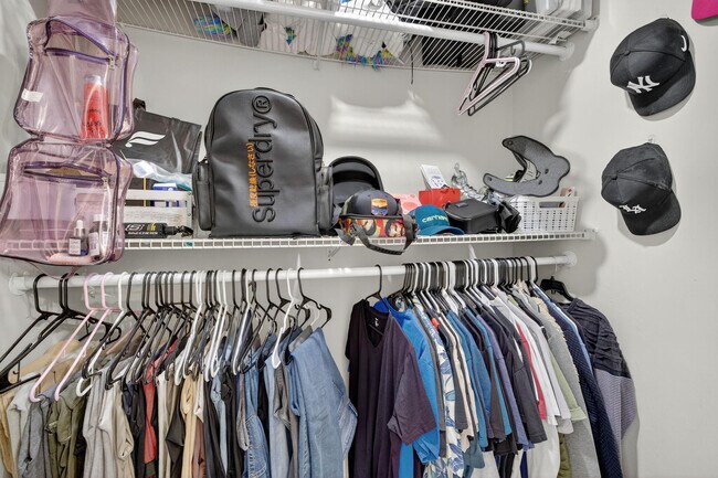 Building Photo - 1570 NE 30th Pl