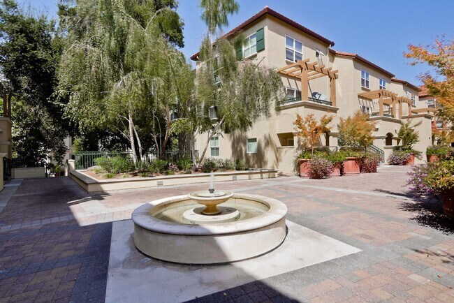 Building Photo - Downtown Mountain View l Stylish Home