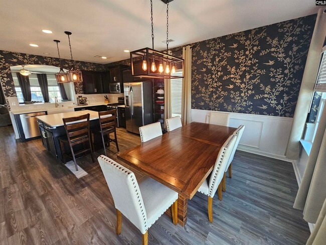 Building Photo - 819 Queenshire Ln