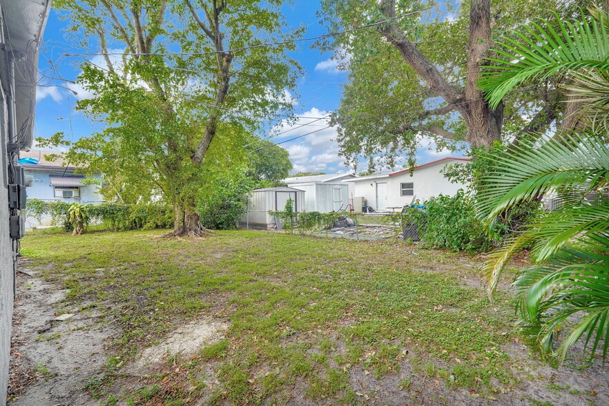 Building Photo - 746 SW 4th St