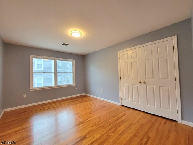 Building Photo - 154 Norwood Ave