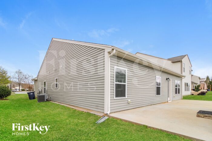 Building Photo - 323 Summergate Dr