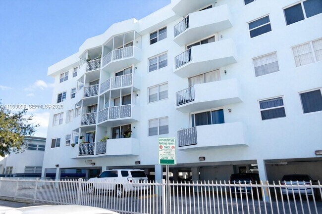 Building Photo - 1990 Marseille Dr