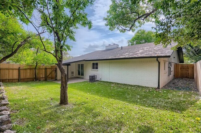 Building Photo - 6204 Shadow Valley Dr