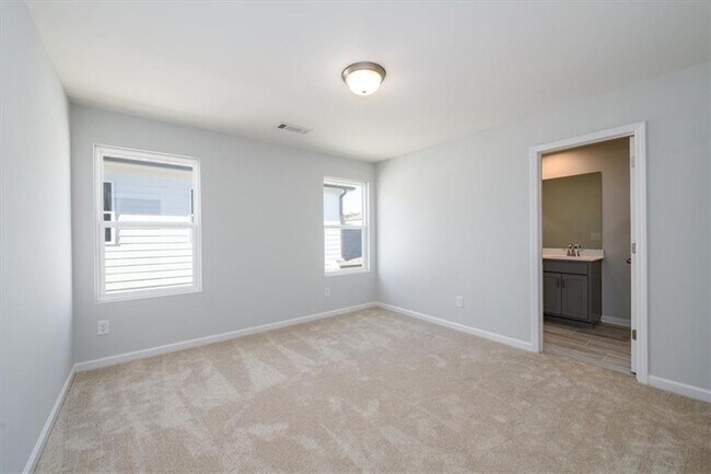 Building Photo - 849 York Aly