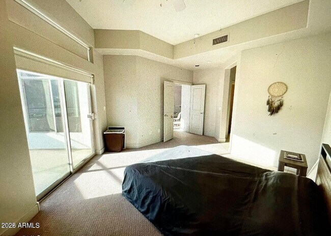 Building Photo - 945 E Playa Del Norte Dr