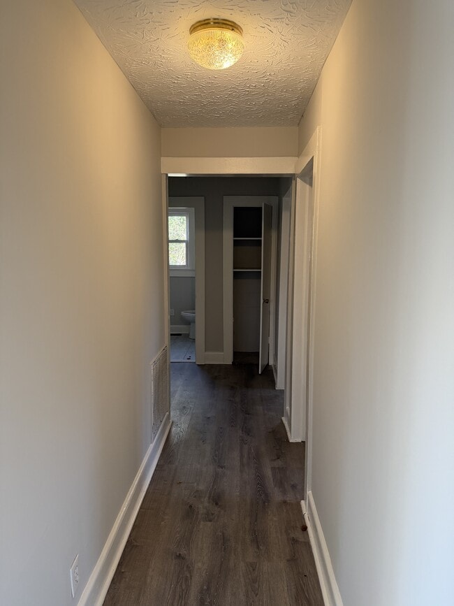 Building Photo - 530 N Mulberry St