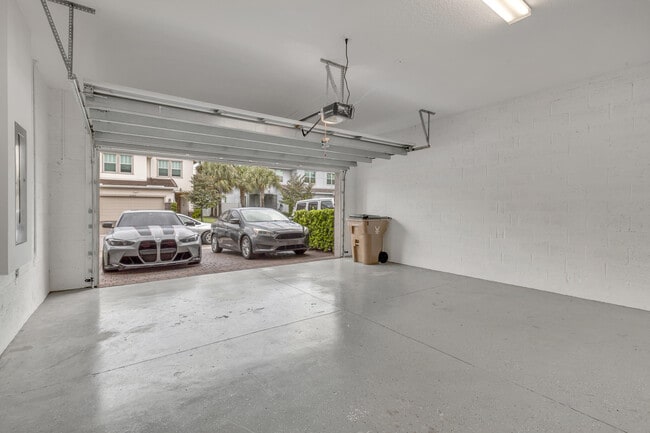 Building Photo - 4340 Veleiros Ave