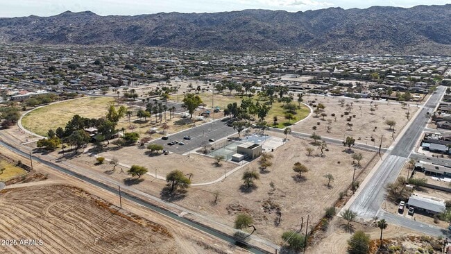 Building Photo - 921 E Desert Ln