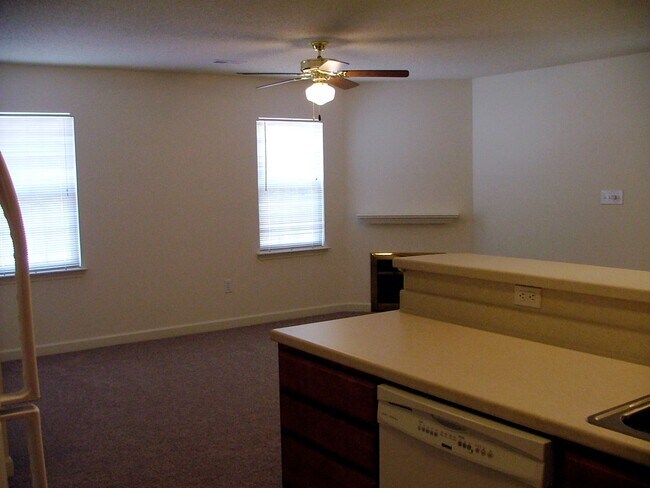 Building Photo - 183 Clusters Cir