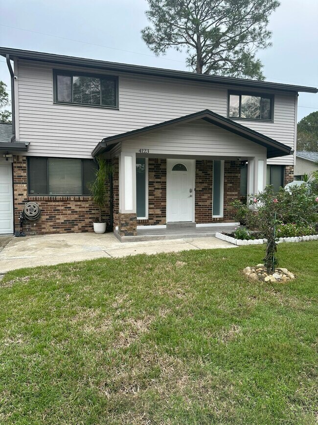 Building Photo - 4123 Lazy Hollow Ln N