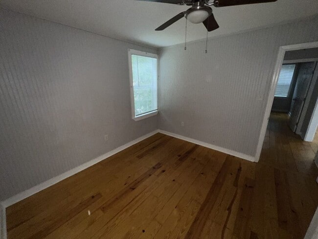 Building Photo - 3-Bedroom Home with Hardwood Floors & Open Living Space – Deposit Alternative Available!