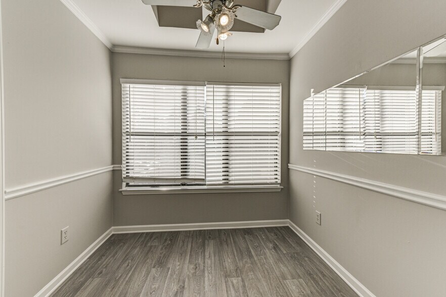 Building Photo - 1405 Huntingdon Chase
