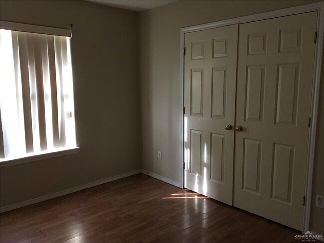 Building Photo - 9 Angus St